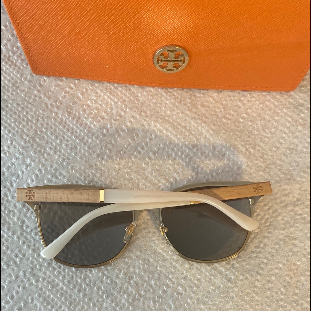 Tory Burch Sunglasses - Picture 5 of 8